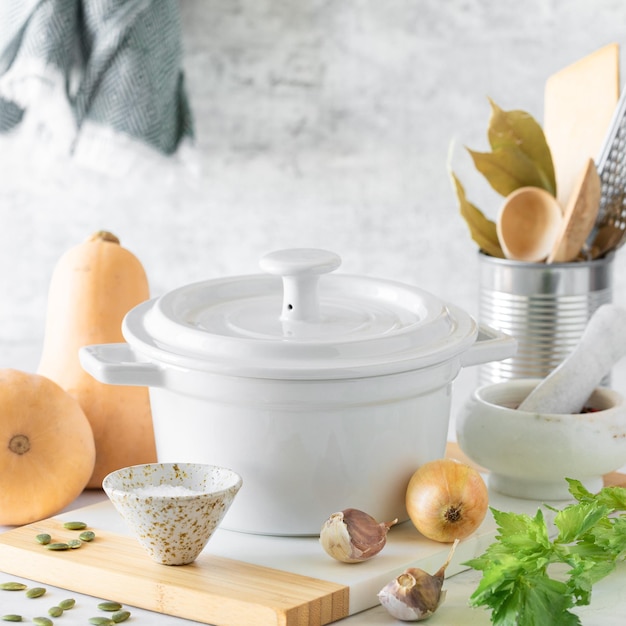 Kuchnia domowa z garnkiem